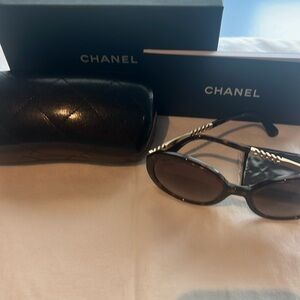 Lightly worn Beautiful Chanel timeless sunglasses